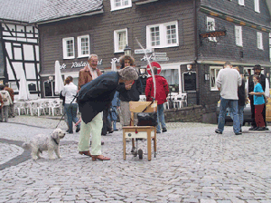 Bild: Performance Objekt Stuhlgang.